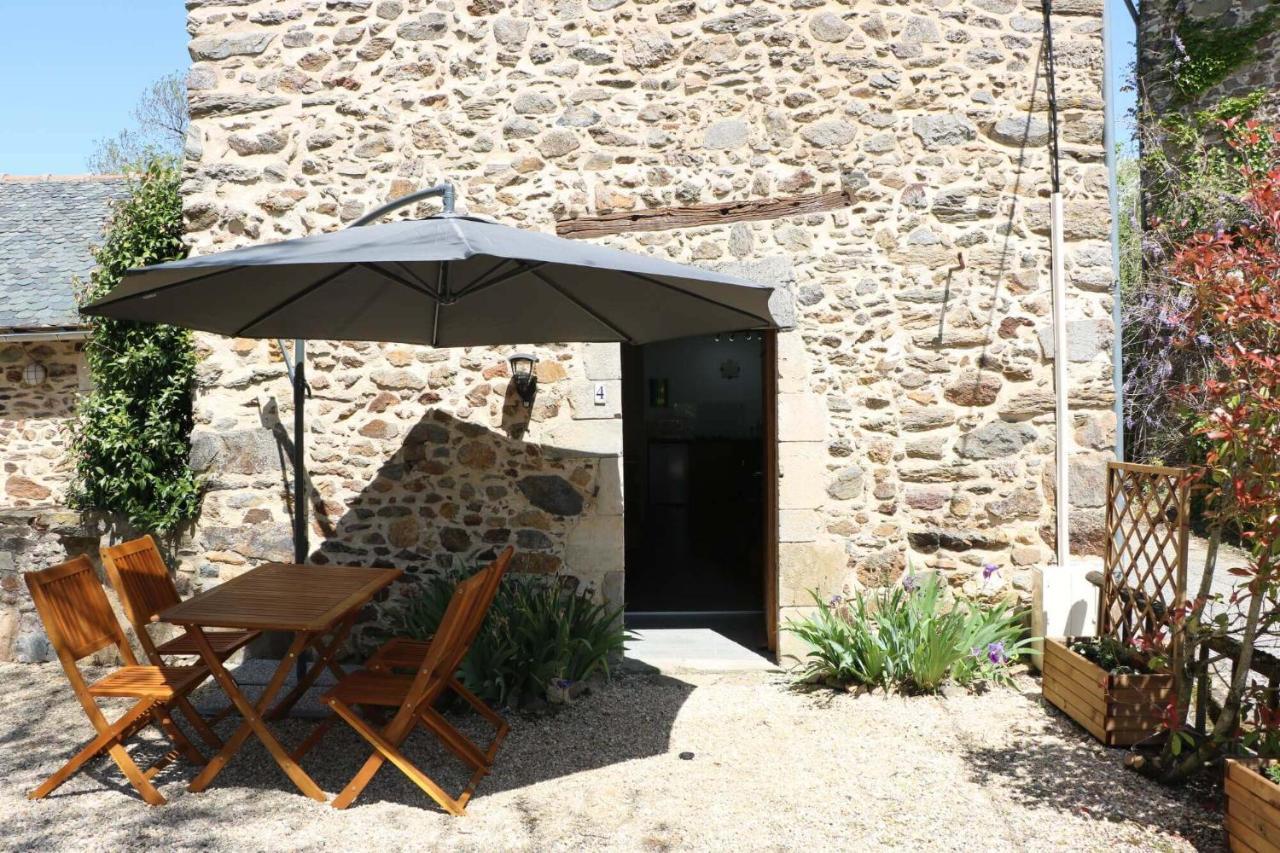 Les Deux Lievres Villefranche-de-Rouergue Exterior foto